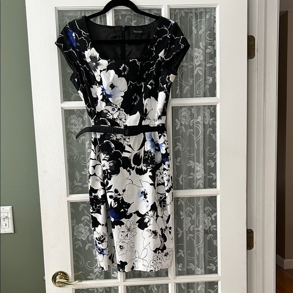 White House Black Market Dresses & Skirts - White House, black market floral sheath dress